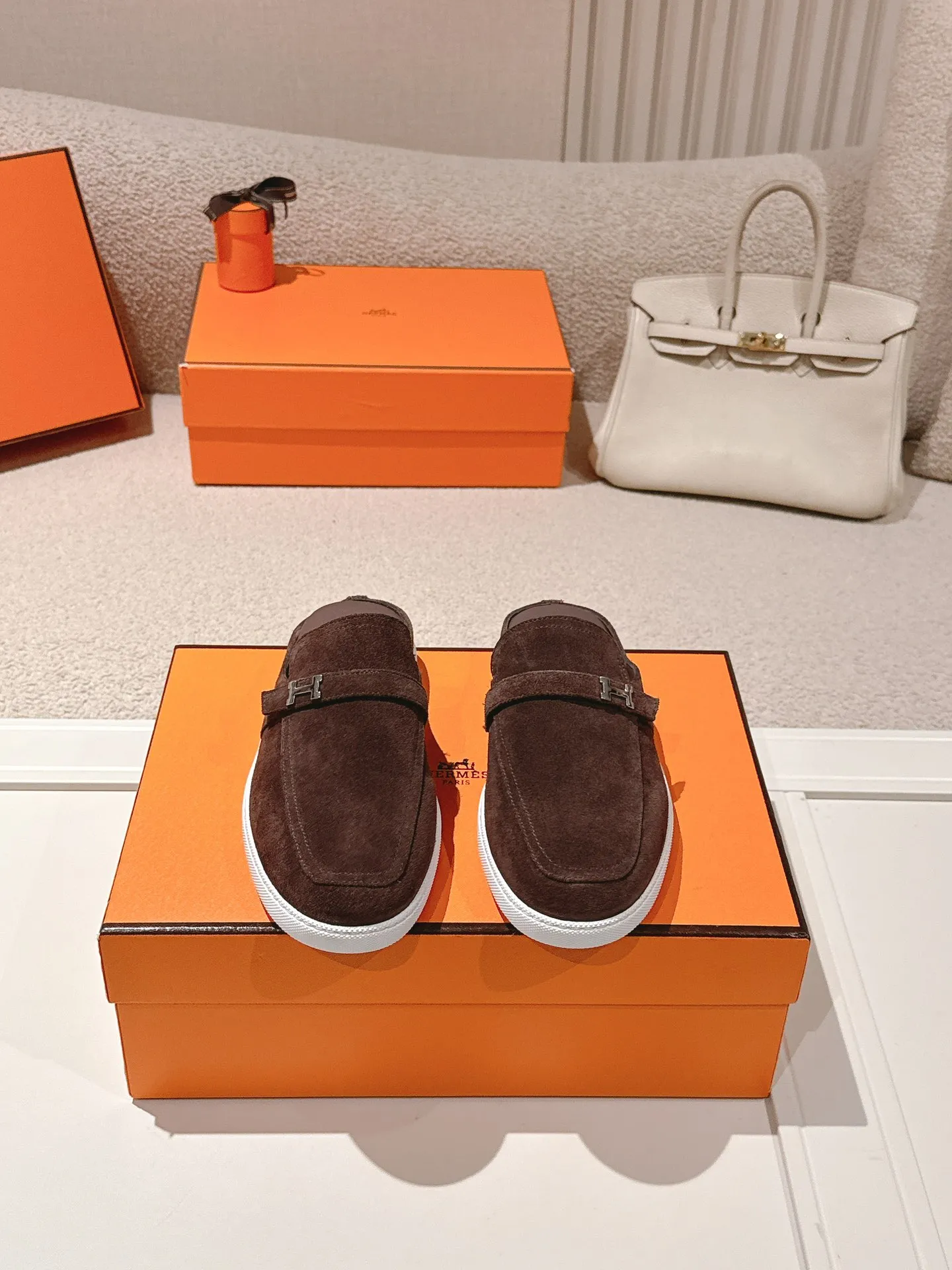 Men's men's shoes 💰560💰 Hermes 25ss new autumn and winter loafers, British retro design, classic and durable! Original reverse mold last, the ultimate 1:1 shape. Fabric: Cow suede/calfskin Lining: Imported sheepskin lining Outsole: Open-molded rubber sole Size: 35-45
